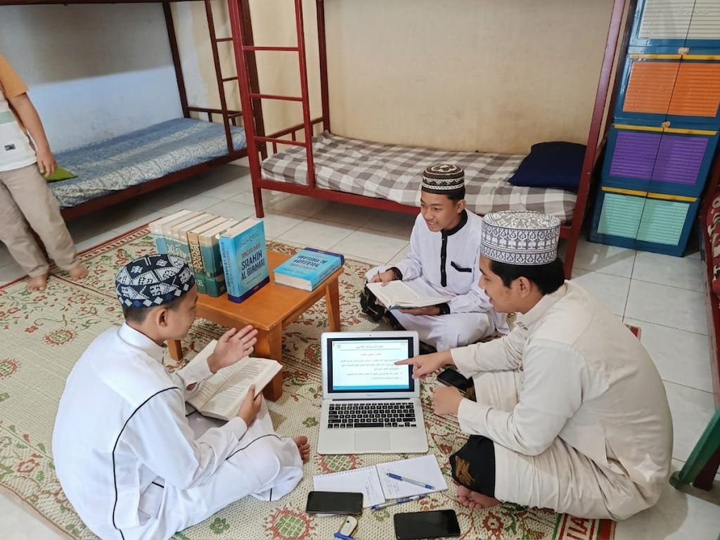 Santri Influencer Islami